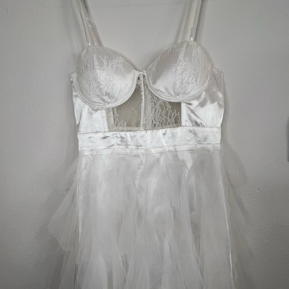 Lulu’s Women’s White Satin and Tulle Mini Dress Size Medium Bustier Style 32” - Picture 6 of 10